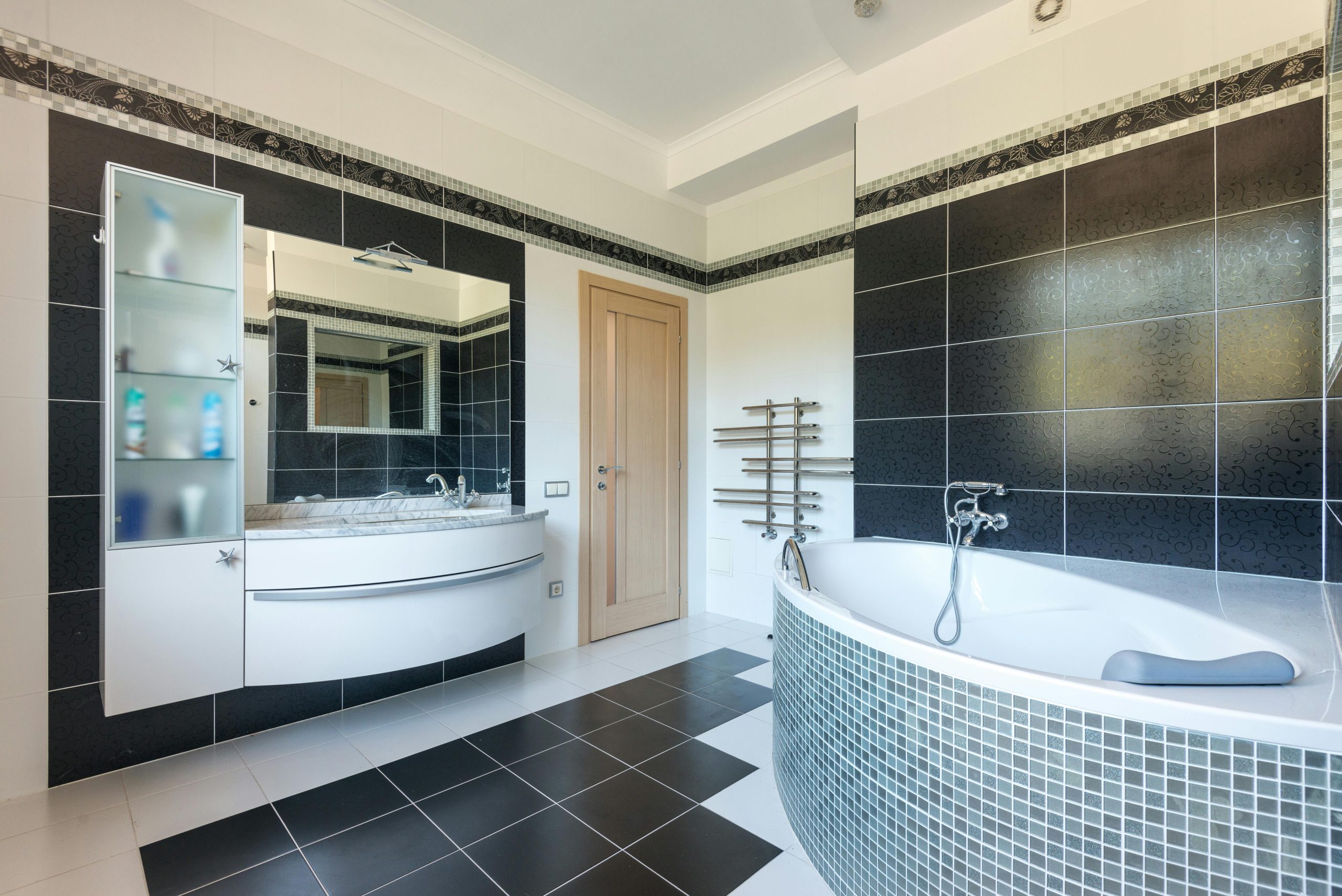 Guide des tarifs et matériaux pour crédence de salle de bain