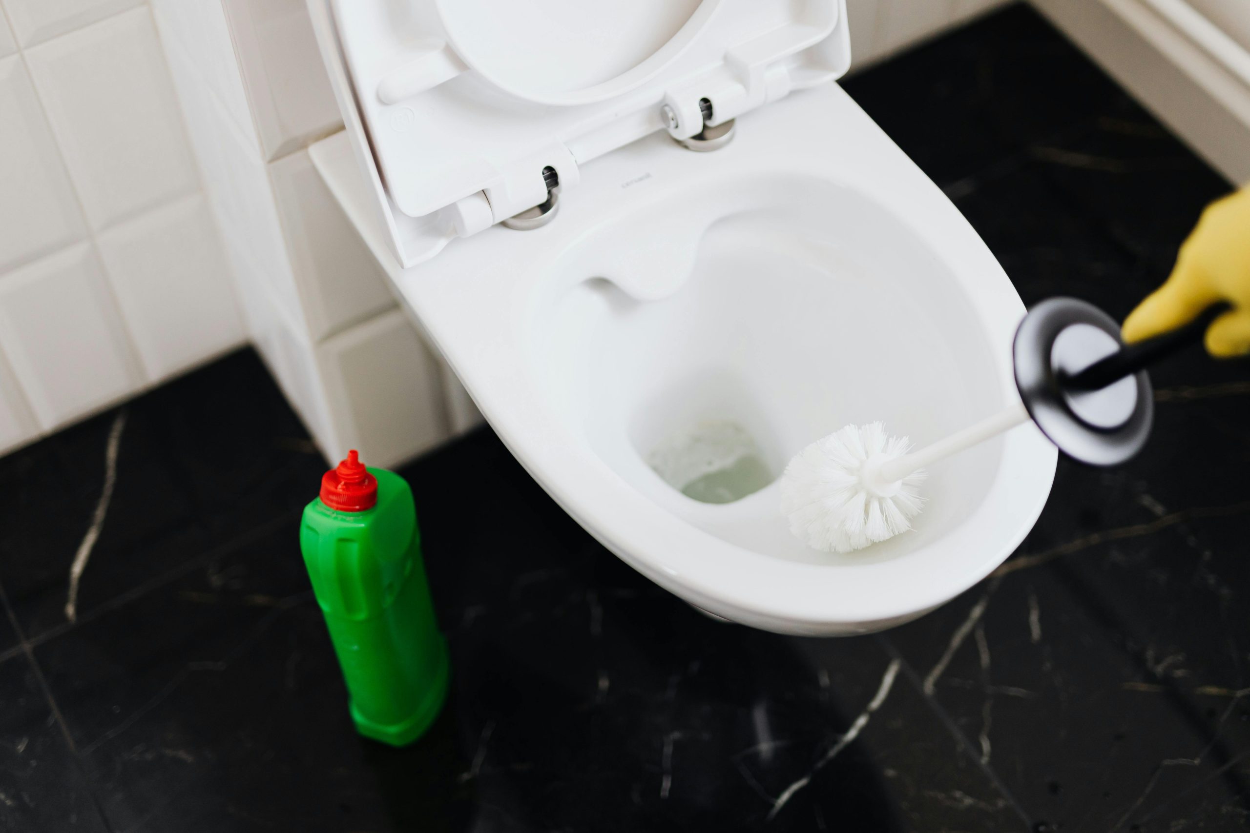 Astuces faciles pour déboucher un lavabo