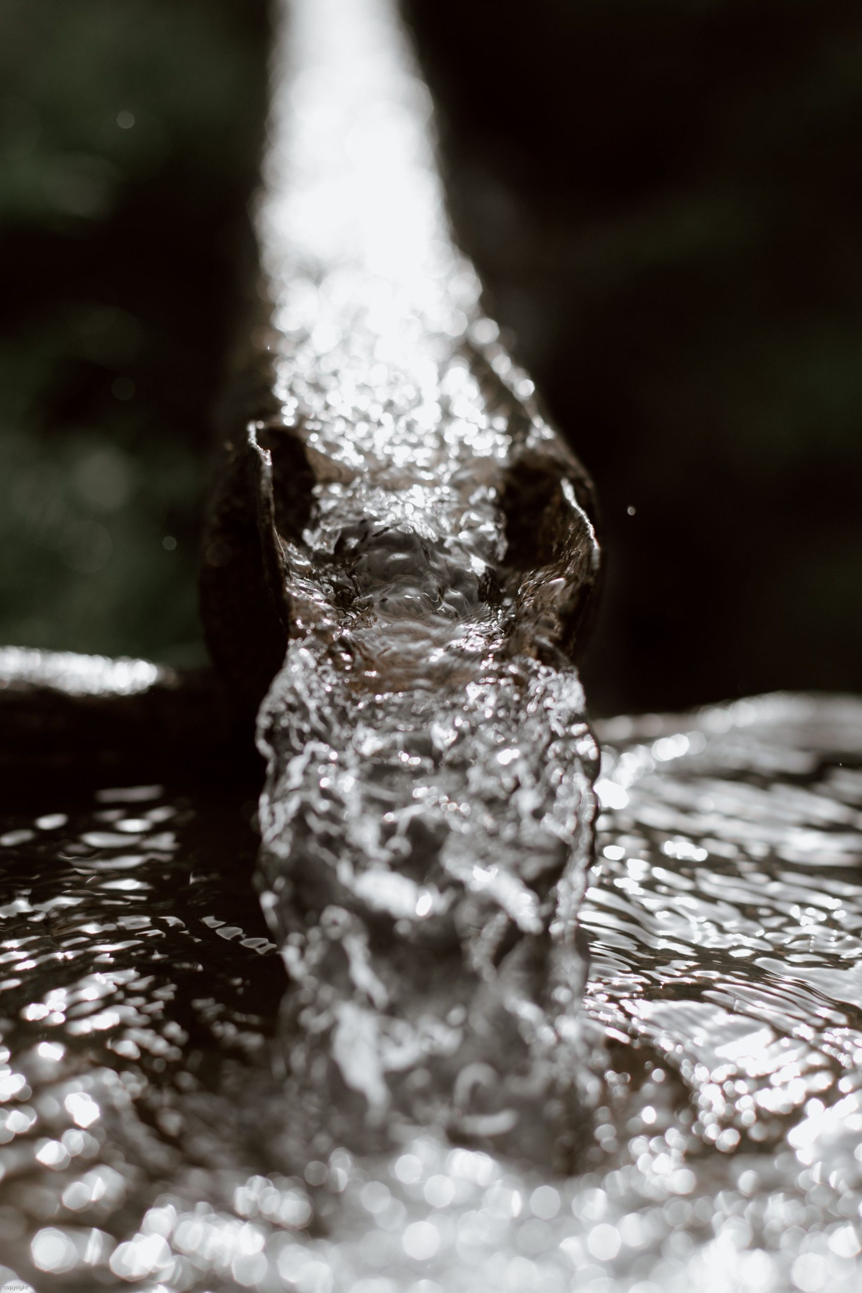 Pourquoi l'eau coule dans le tuyau du poêle