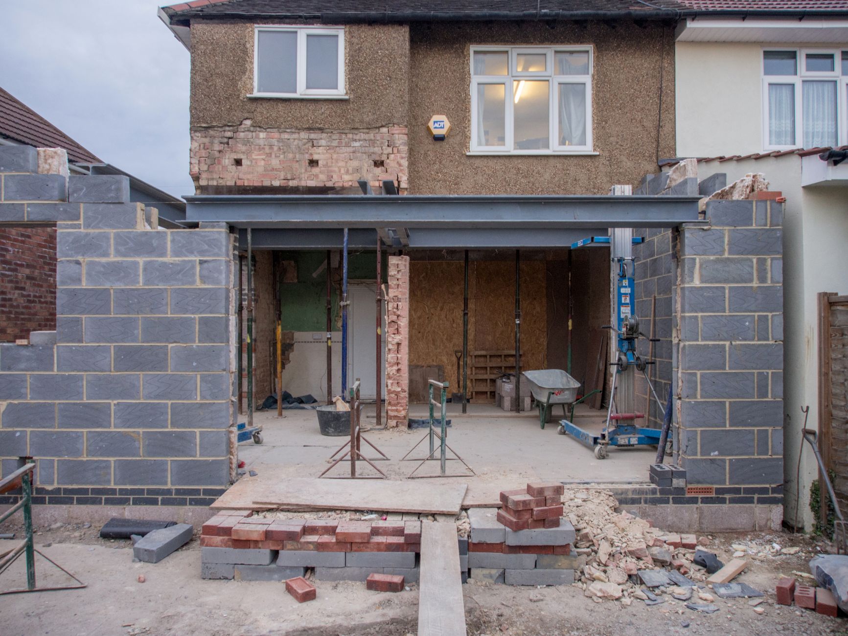 Extension de maison en chantier avant pose de veranda